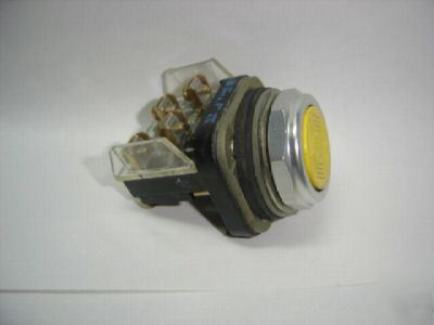 Allen bradley 800T-A9A push button switch flush yel