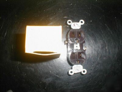 Hubbell spec. grade receptacle 15A - HBL5242/hbl 5242