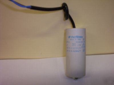 Motor run capacitor 30UF 400/450 volts with flying lead
