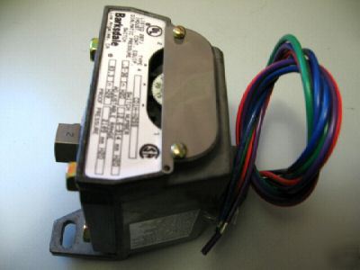 New barksdale pressure switch dialmatic CD1H-H2SS - 