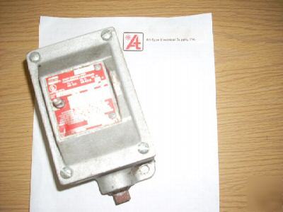 Crouse hinds EFSC218 hazardous location snap switch