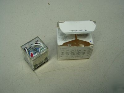 New allen bradley relay m/n: 700-HF33A2 - in box