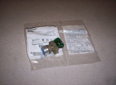 Allen bradley 800EM-F62LX10 600V 10A flush push button 