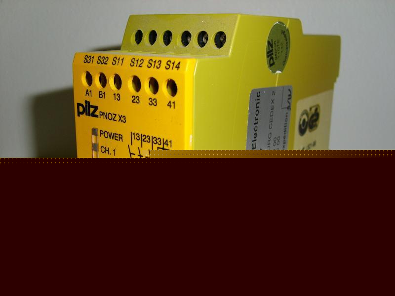 Pilz pnoz X3 115VAC/24VDC 3S 10 emergency stop relay