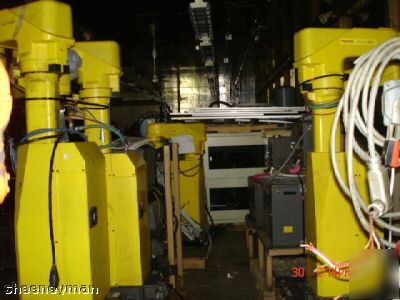 Fanuc 520 RJ2 4 axis glue robot material handling (3)