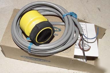 New banner fixed field proximity sensor T30RW3FF400 